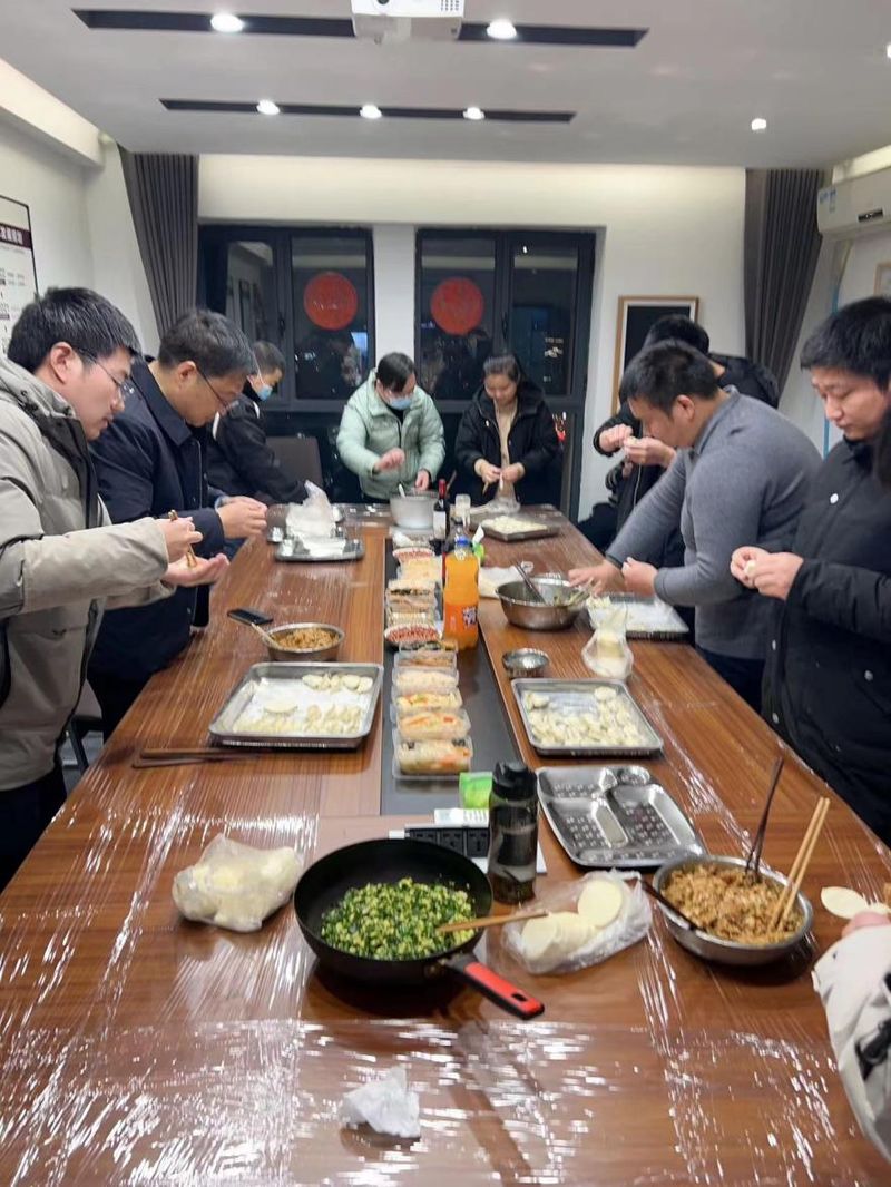 通達(dá)軟件公司組織開展“情暖冬至，餃香飄逸”冬至包餃子活動(dòng)